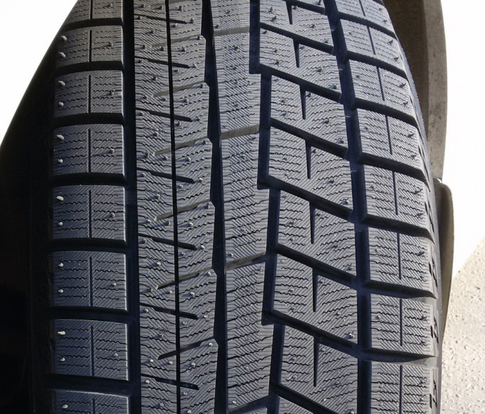 Зимние шины Yokohama iceGuard iG60 215/65 R16 0