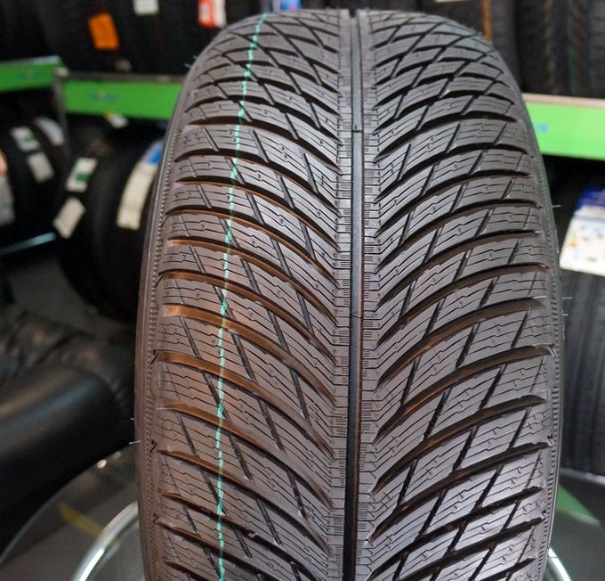 Зимние шины Michelin Pilot Alpin 5 SUV 235/60 R18 0