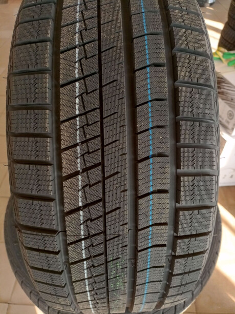 Зимние шины Roadking Argos S360 255/55 R19 0