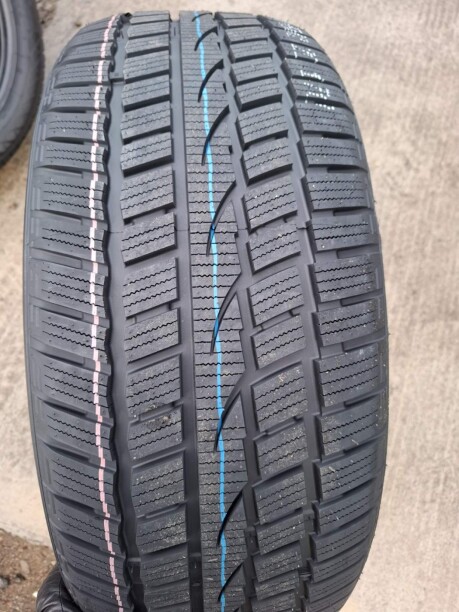 Зимние шины Windforce Snowblazer UHP 245/45 R20 0