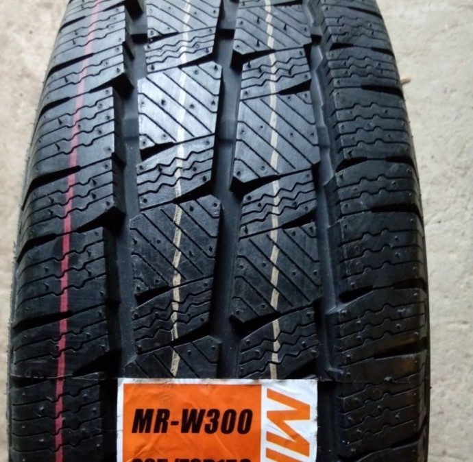 Зимние шины Mirage MR-W300 235/65 R16C 0