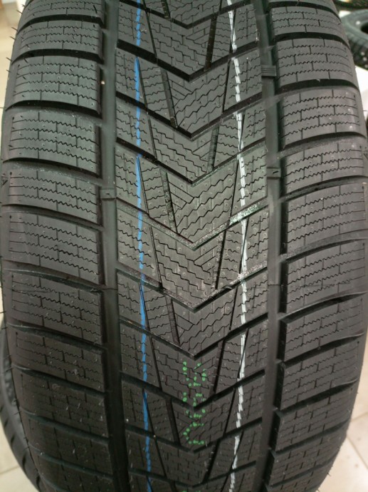 Зимние шины Rotalla SETULA W RACE S330 245/45 R20 0