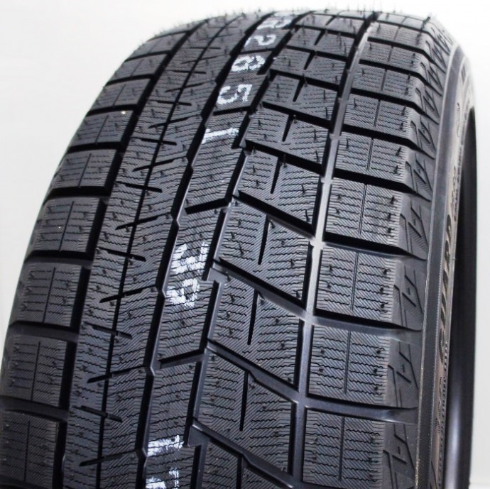 Зимние шины Yokohama IceGUARD iG60 215/45 R18 0